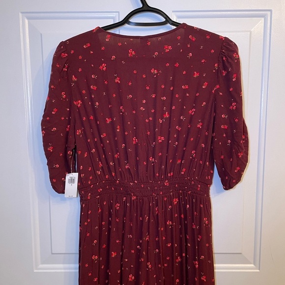Old Navy - Puff-Sleeve V-Neck Crepe Midi Dress - Picture 5 of 7